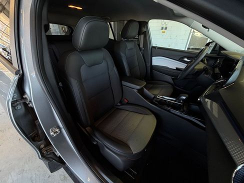 Used 2025 Chevrolet Trax LT image 40