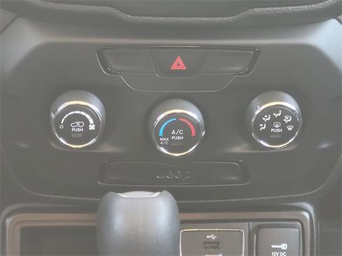 Used 2020 Jeep Renegade Sport w/ Sport Appearance Group image 15