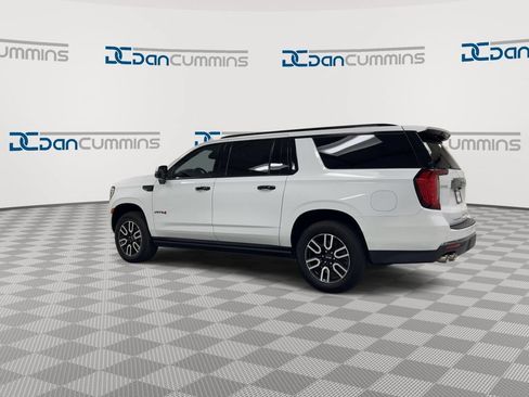Used 2022 GMC Yukon XL AT4 AWD/4WD image 6