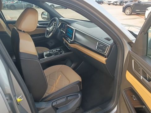 Used 2025 Volkswagen Atlas Cross Sport SE image 9