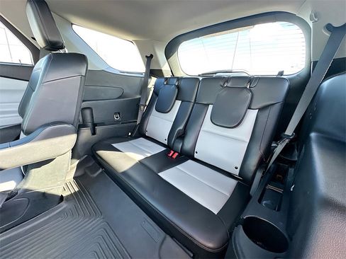 Used 2023 Ford Explorer XLT w/ Equipment Group 202A image 28