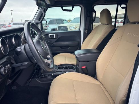 Used 2018 Jeep Wrangler Unlimited Sahara image 11