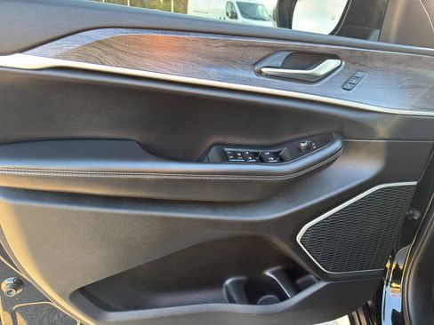 Used 2022 Jeep Grand Cherokee L Limited image 14