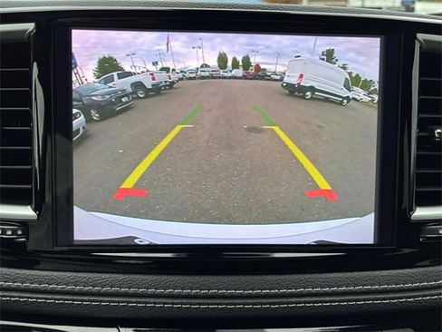 Used 2024 Chrysler Pacifica Touring image 20