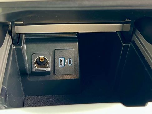 Used 2021 Ford Explorer XLT w/ Equipment Group 202A image 32