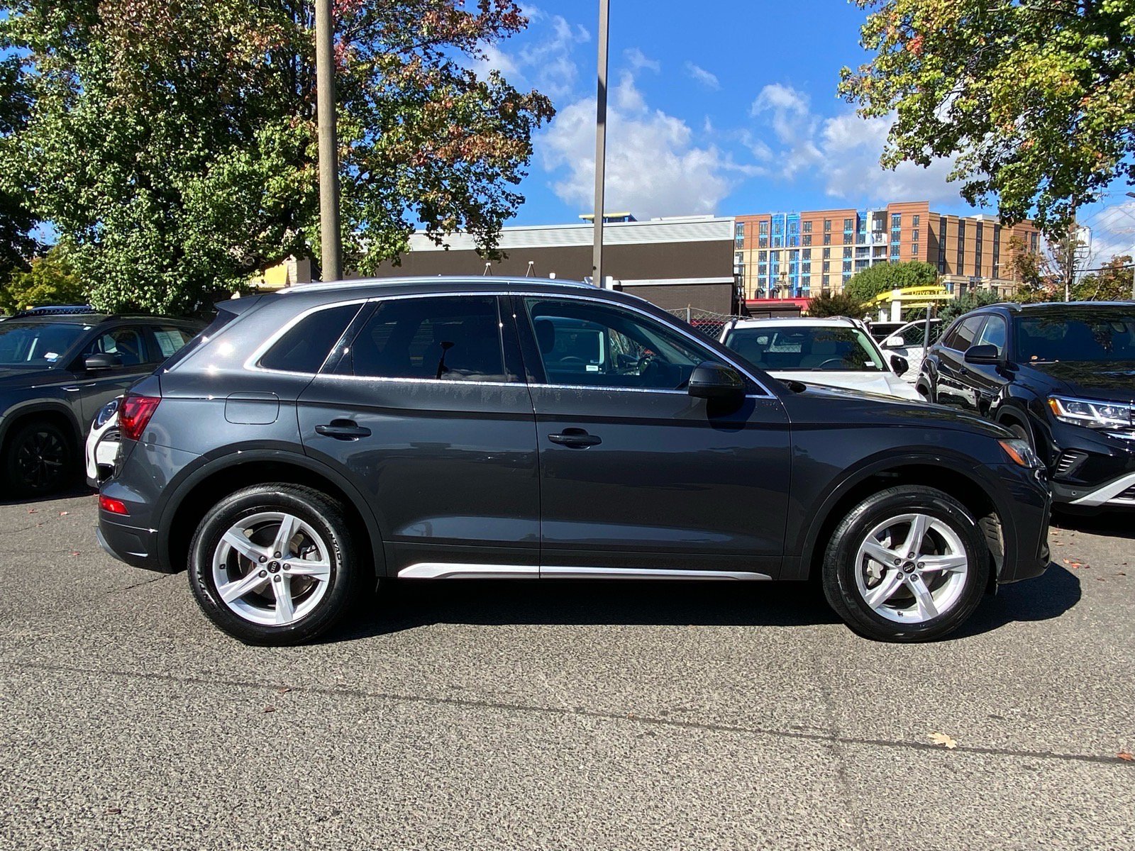 Used 2023 Audi Q5 2.0T Premium w/ Convenience Package AWD/4WD image 2