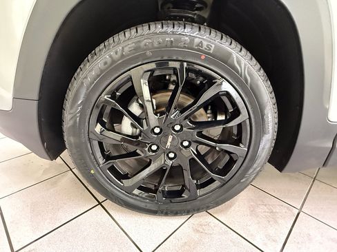 Used 2023 GMC Terrain SLE w/ Driver Convenience Package AWD/4WD image 12
