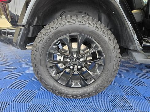 Used 2022 Jeep Wrangler Unlimited Sahara image 32