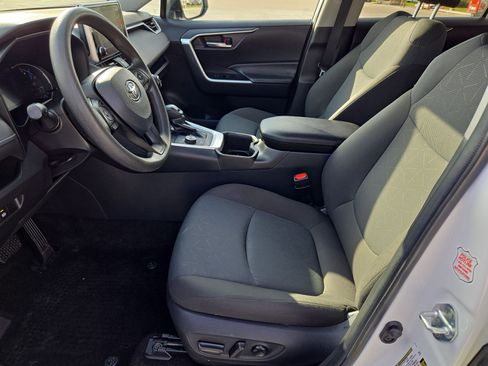 Used 2025 Toyota RAV4 XLE AWD/4WD image 16