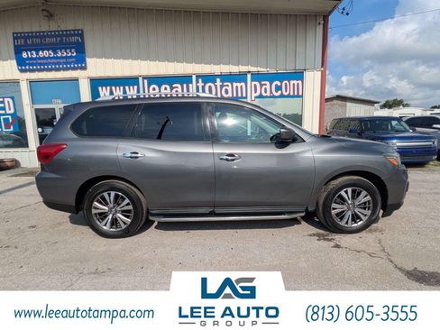 Used 2019 Nissan Pathfinder SV AWD/4WD image 2