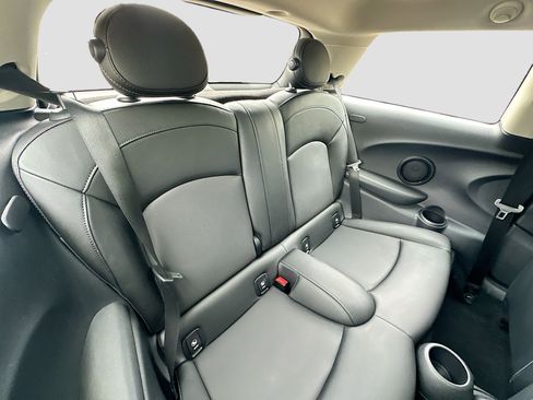 Used 2018 MINI Cooper 2-Door Hardtop image 27