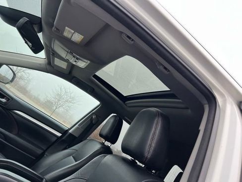 Used 2017 Toyota Highlander XLE image 32