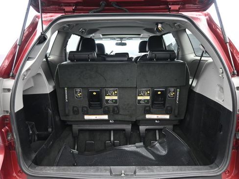 Used 2017 Toyota Sienna SE FWD image 23