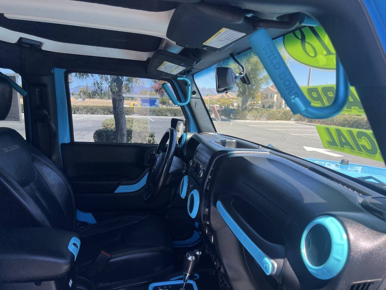Used 2018 Jeep Wrangler Unlimited Sahara w/ Connectivity Group AWD/4WD image 18