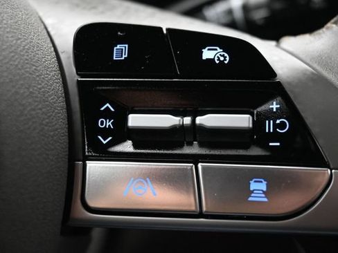 Used 2025 Hyundai Elantra SEL FWD image 24