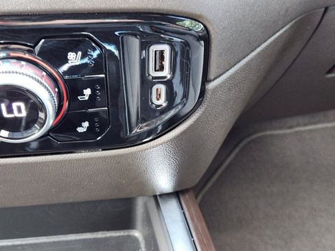 Used 2023 GMC Sierra 1500 SLT AWD/4WD image 16