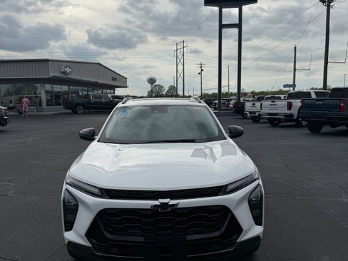 Used 2025 Chevrolet Trax ACTIV w/ Sunroof Package FWD image 2