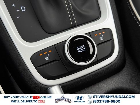 Certified 2025 Hyundai Venue Limited image 29