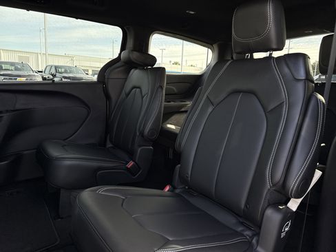 New 2026 Chrysler Pacifica Select image 29