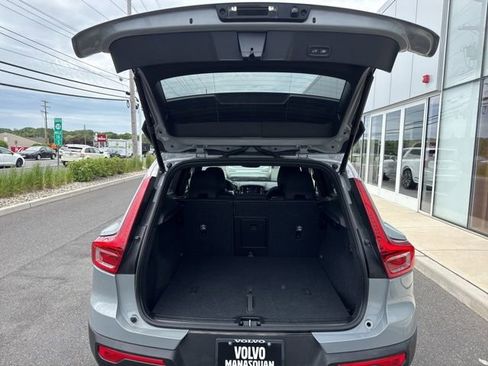 Certified 2025 Volvo XC40 B5 Plus AWD/4WD image 11