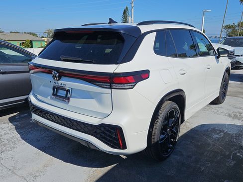 New 2026 Volkswagen Tiguan SE R-Line FWD image 4