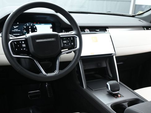 Certified 2025 Land Rover Discovery Sport Dynamic SE image 7