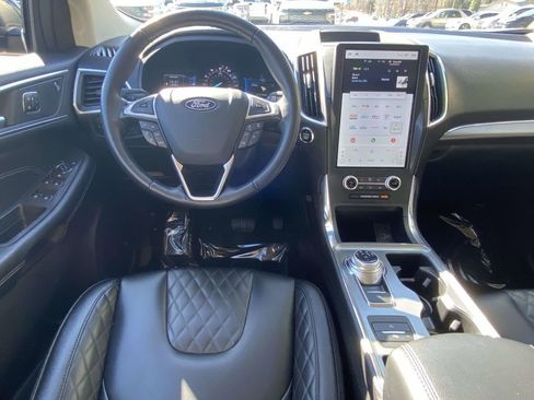 Used 2024 Ford Edge Titanium image 9