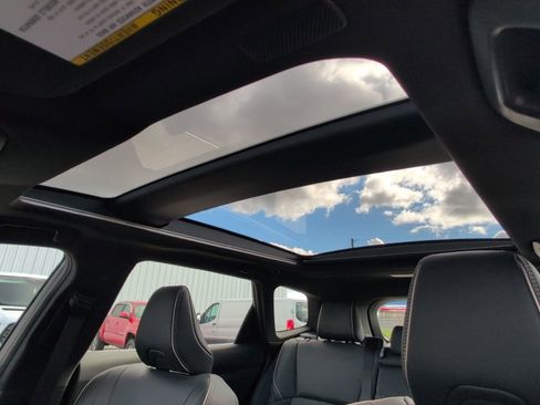 Used 2025 Toyota Crown Signia w/ Advanced Technology Package image 25