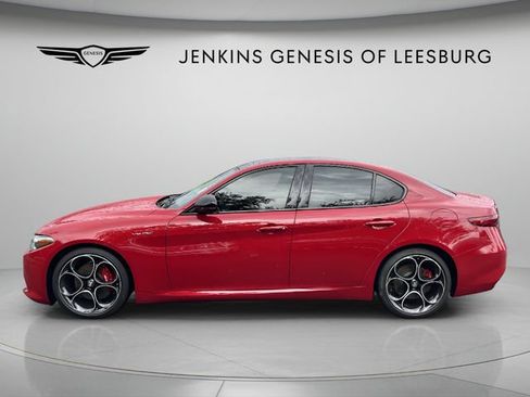 Used 2023 Alfa Romeo Giulia Veloce RWD image 9