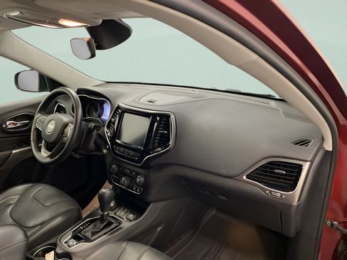 Used 2019 Jeep Cherokee Limited w/ Luxury Group AWD/4WD image 22