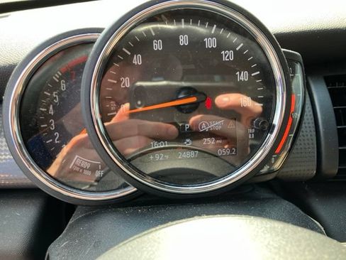 Used 2021 MINI Cooper 2-Door Hardtop FWD image 3