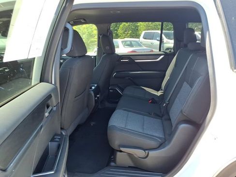 Used 2025 GMC Acadia Elevation AWD/4WD image 11