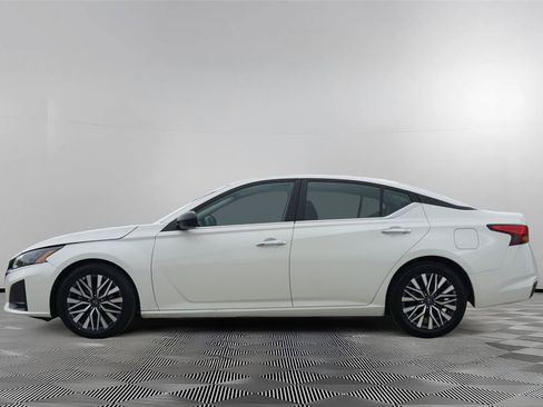 Used 2024 Nissan Altima 2.5 SV FWD image 7