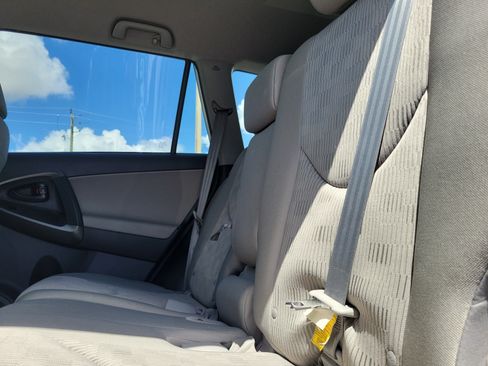 Used 2011 Toyota RAV4 2WD w/ Base L4 Extra Value Pkg image 9