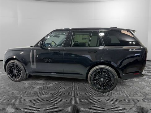 Used 2025 Land Rover Range Rover SE AWD/4WD image 2