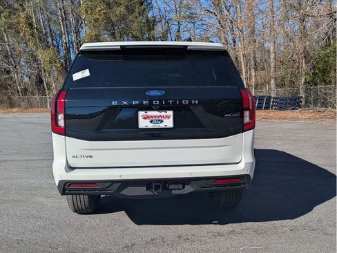 New 2026 Ford Expedition Active image 7