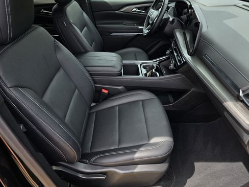 Used 2025 Chevrolet Traverse LT FWD image 30