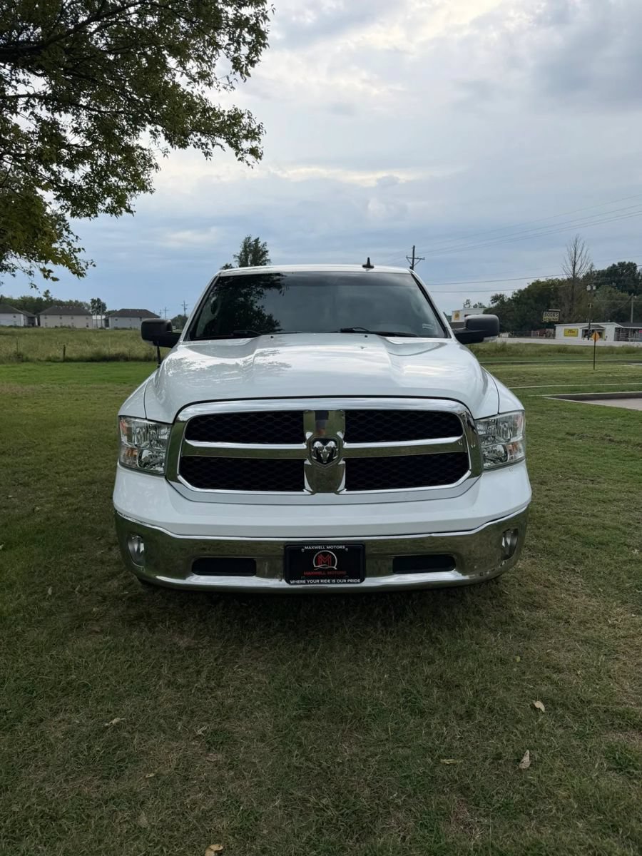 Used 2020 RAM 1500 Classic SLT w/ Luxury Group AWD/4WD image 2