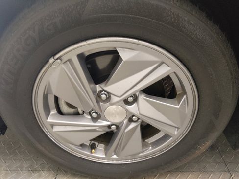Used 2024 Hyundai Elantra SE FWD image 31