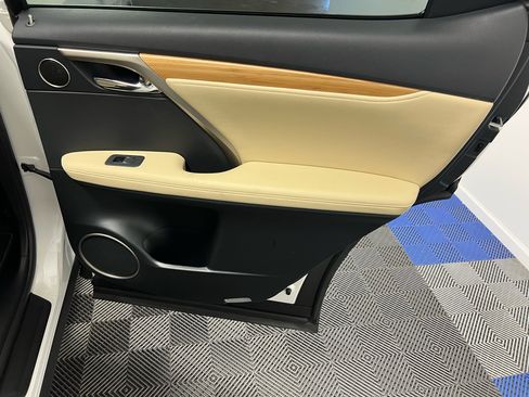 Used 2022 Lexus RX 350L FWD w/ Premium Package image 19