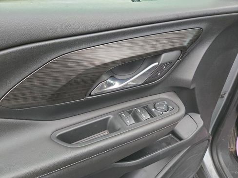 Used 2023 GMC Terrain SLE image 10