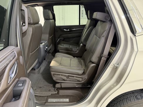 Used 2023 GMC Yukon Denali image 12