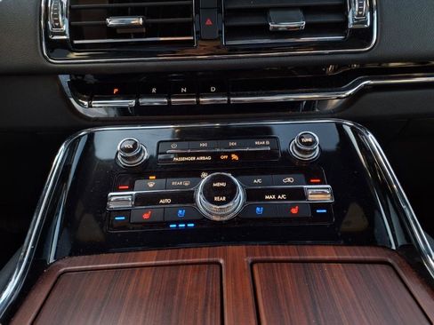Used 2022 Lincoln Navigator Reserve image 14