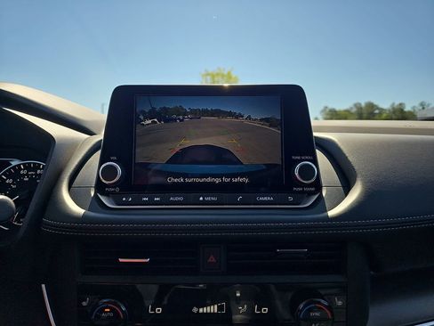 Used 2025 Nissan Rogue SV w/ SV Premium Package FWD image 27