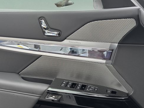New 2026 BMW 740i image 27