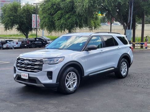 Certified 2025 Ford Explorer Active RWD image 8