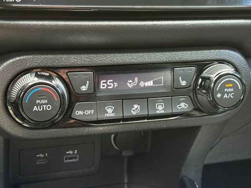 Used 2021 Nissan Kicks SR w/ SR Premium Package image 20