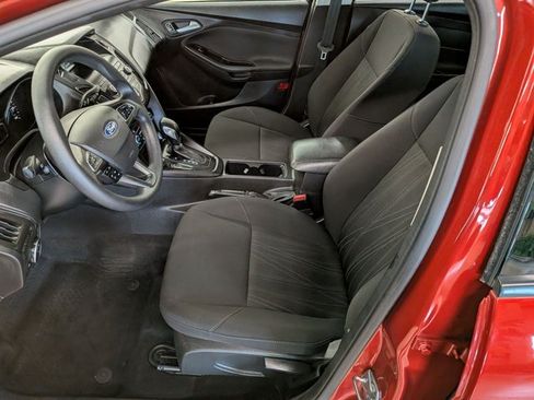 Used 2018 Ford Focus SE FWD image 21