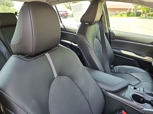 Used 2023 Toyota Camry XSE FWD image 11