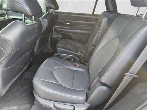 Used 2025 Toyota Grand Highlander FWD image 21